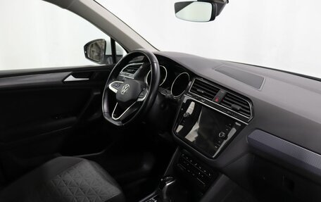 Volkswagen Tiguan II, 2021 год, 2 950 000 рублей, 10 фотография