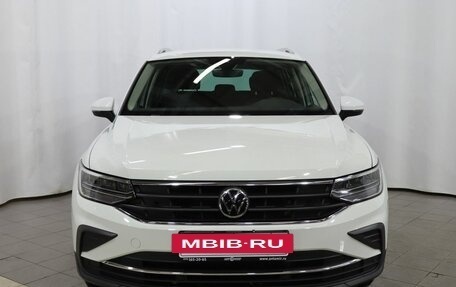 Volkswagen Tiguan II, 2021 год, 2 950 000 рублей, 2 фотография