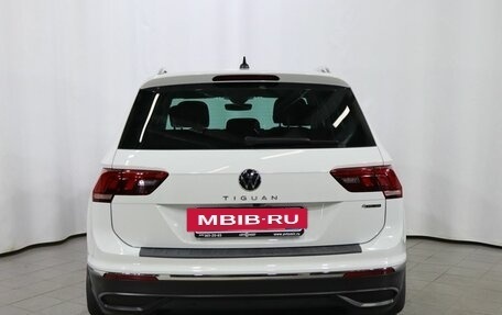 Volkswagen Tiguan II, 2021 год, 2 950 000 рублей, 5 фотография