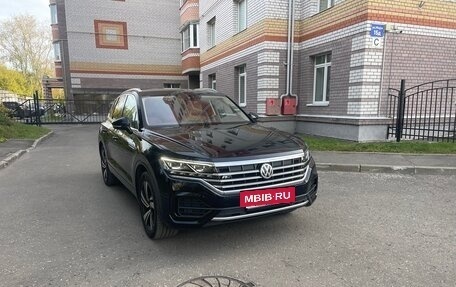 Volkswagen Touareg III, 2018 год, 5 300 000 рублей, 2 фотография