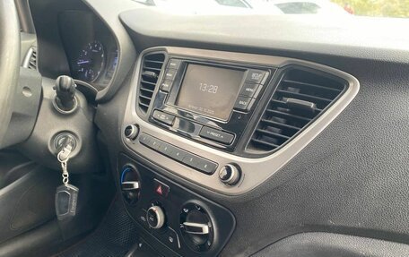 Hyundai Solaris II рестайлинг, 2017 год, 1 050 000 рублей, 14 фотография