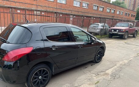 Peugeot 308 II, 2011 год, 690 000 рублей, 2 фотография