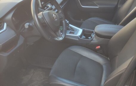 Toyota RAV4, 2021 год, 3 750 000 рублей, 3 фотография
