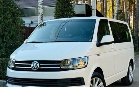 Volkswagen Caravelle T6 рестайлинг, 2019 год, 3 600 000 рублей, 1 фотография