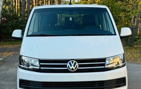 Volkswagen Caravelle T6 рестайлинг, 2019 год, 3 600 000 рублей, 3 фотография