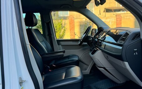 Volkswagen Caravelle T6 рестайлинг, 2019 год, 3 600 000 рублей, 19 фотография