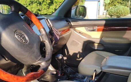 Toyota Land Cruiser Prado 120 рестайлинг, 2007 год, 2 100 000 рублей, 28 фотография