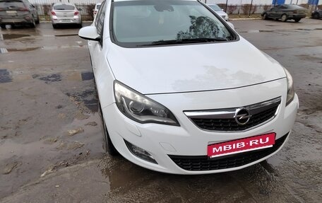 Opel Astra J, 2010 год, 750 000 рублей, 2 фотография