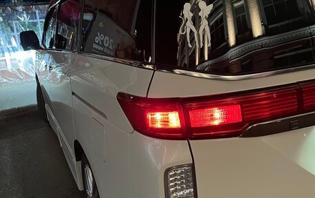 Nissan Elgrand III, 2011 год, 1 750 000 рублей, 3 фотография
