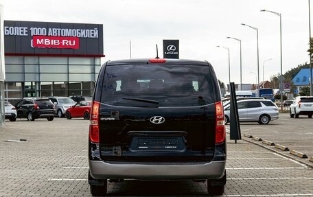 Hyundai H-1 II рестайлинг, 2017 год, 1 995 000 рублей, 5 фотография