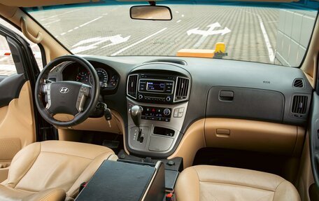 Hyundai H-1 II рестайлинг, 2017 год, 1 995 000 рублей, 15 фотография