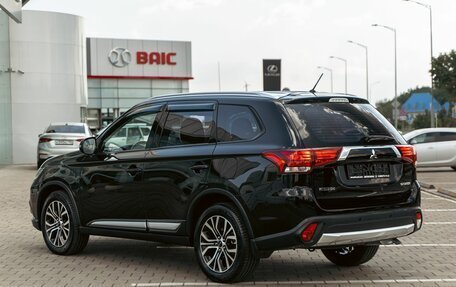 Mitsubishi Outlander III рестайлинг 3, 2018 год, 1 395 000 рублей, 4 фотография