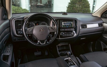 Mitsubishi Outlander III рестайлинг 3, 2018 год, 1 395 000 рублей, 16 фотография