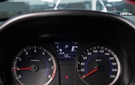 Hyundai Solaris II рестайлинг, 2013 год, 800 000 рублей, 5 фотография