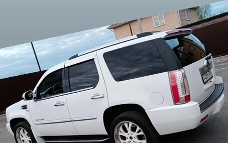 Cadillac Escalade III, 2007 год, 1 350 000 рублей, 2 фотография