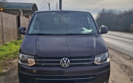 Volkswagen Caravelle T5, 2014 год, 2 350 000 рублей, 2 фотография