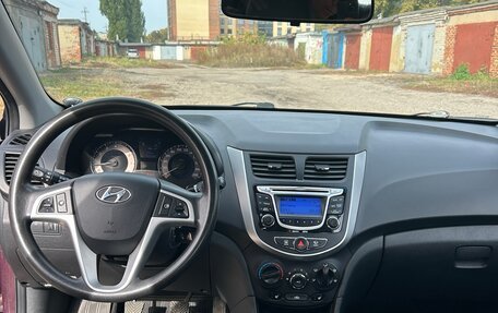 Hyundai Solaris II рестайлинг, 2011 год, 900 000 рублей, 11 фотография