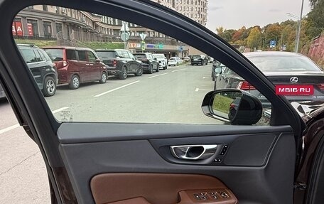 Volvo V60 Cross Country II, 2021 год, 3 700 000 рублей, 7 фотография