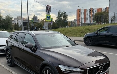 Volvo V60 Cross Country II, 2021 год, 3 700 000 рублей, 18 фотография
