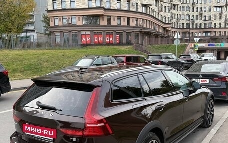 Volvo V60 Cross Country II, 2021 год, 3 700 000 рублей, 22 фотография