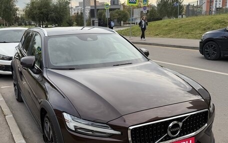 Volvo V60 Cross Country II, 2021 год, 3 700 000 рублей, 19 фотография