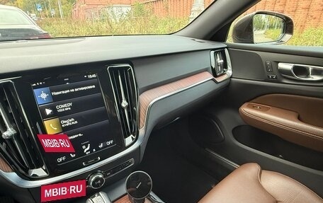 Volvo V60 Cross Country II, 2021 год, 3 700 000 рублей, 4 фотография