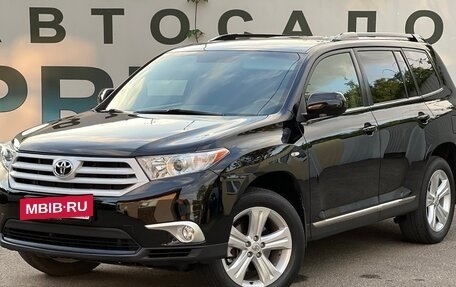 Toyota Highlander III, 2013 год, 1 790 000 рублей, 2 фотография