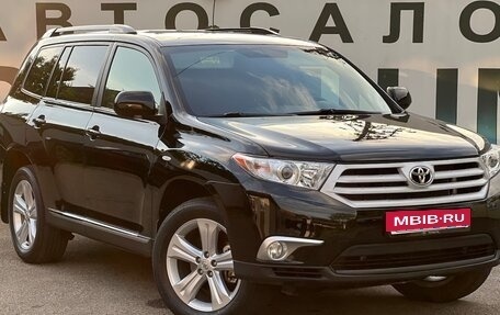Toyota Highlander III, 2013 год, 1 790 000 рублей, 3 фотография