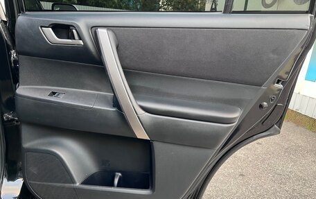 Toyota Highlander III, 2013 год, 1 790 000 рублей, 24 фотография