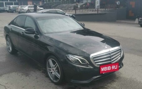 Mercedes-Benz E-Класс, 2019 год, 1 750 000 рублей, 2 фотография