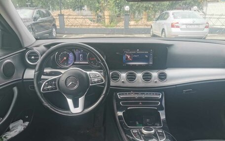 Mercedes-Benz E-Класс, 2019 год, 1 750 000 рублей, 5 фотография