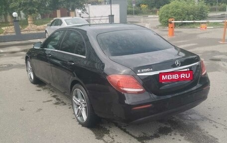 Mercedes-Benz E-Класс, 2019 год, 1 750 000 рублей, 4 фотография