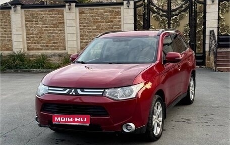 Mitsubishi Outlander III рестайлинг 3, 2013 год, 1 310 000 рублей, 1 фотография