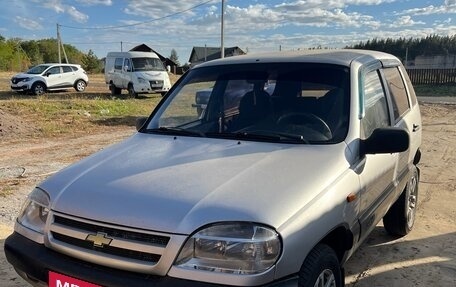 Chevrolet Niva I рестайлинг, 2003 год, 315 000 рублей, 1 фотография