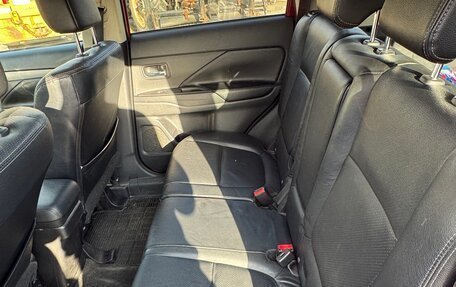 Mitsubishi Outlander III рестайлинг 3, 2013 год, 1 310 000 рублей, 13 фотография