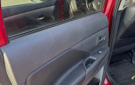 Mitsubishi Outlander III рестайлинг 3, 2013 год, 1 310 000 рублей, 16 фотография