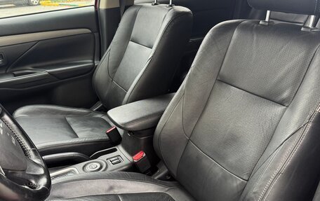 Mitsubishi Outlander III рестайлинг 3, 2013 год, 1 310 000 рублей, 11 фотография