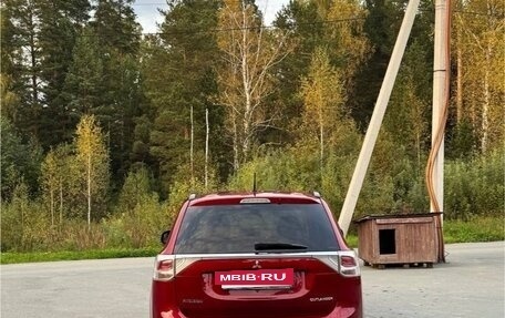 Mitsubishi Outlander III рестайлинг 3, 2013 год, 1 310 000 рублей, 4 фотография