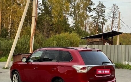Mitsubishi Outlander III рестайлинг 3, 2013 год, 1 310 000 рублей, 3 фотография