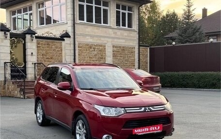 Mitsubishi Outlander III рестайлинг 3, 2013 год, 1 310 000 рублей, 7 фотография