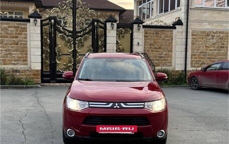 Mitsubishi Outlander III рестайлинг 3, 2013 год, 1 310 000 рублей, 9 фотография