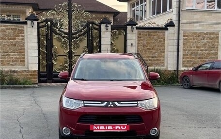 Mitsubishi Outlander III рестайлинг 3, 2013 год, 1 310 000 рублей, 8 фотография