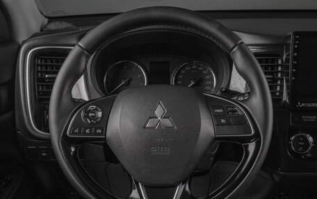 Mitsubishi Outlander III рестайлинг 3, 2016 год, 1 719 000 рублей, 11 фотография