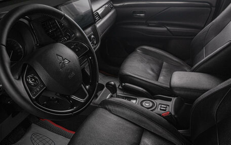 Mitsubishi Outlander III рестайлинг 3, 2016 год, 1 719 000 рублей, 8 фотография