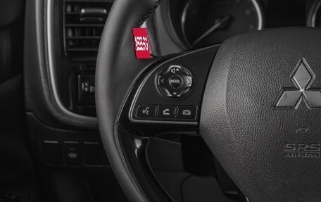 Mitsubishi Outlander III рестайлинг 3, 2016 год, 1 719 000 рублей, 10 фотография