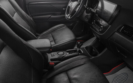Mitsubishi Outlander III рестайлинг 3, 2016 год, 1 719 000 рублей, 18 фотография