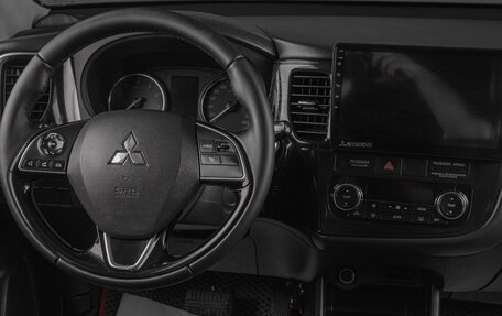 Mitsubishi Outlander III рестайлинг 3, 2016 год, 1 719 000 рублей, 17 фотография