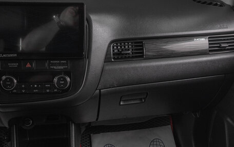 Mitsubishi Outlander III рестайлинг 3, 2016 год, 1 719 000 рублей, 16 фотография