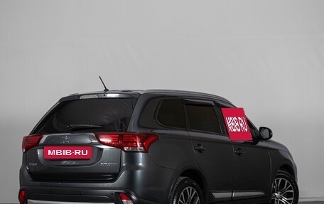 Mitsubishi Outlander III рестайлинг 3, 2016 год, 1 719 000 рублей, 4 фотография