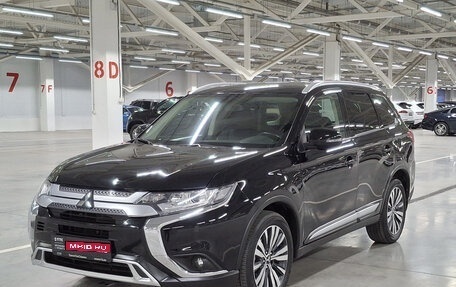 Mitsubishi Outlander III рестайлинг 3, 2020 год, 2 340 000 рублей, 1 фотография